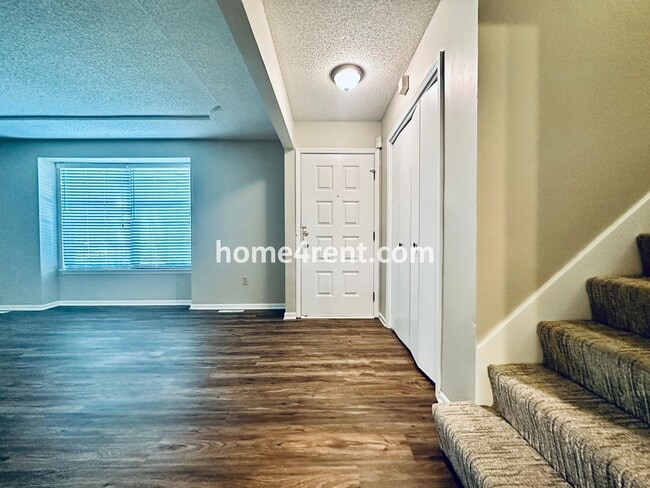 10595 Gillette St in Lenexa, KS - Building Photo - Building Photo