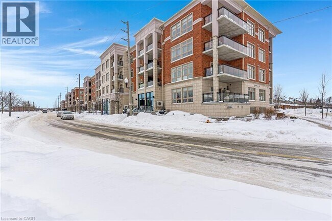 195 Commonwealth St in Kitchener, ON - Building Photo - Building Photo