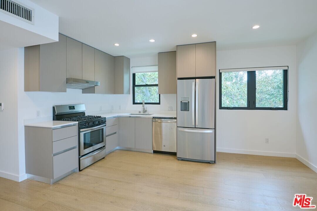 11785 Gateway Blvd in Los Angeles, CA - Building Photo