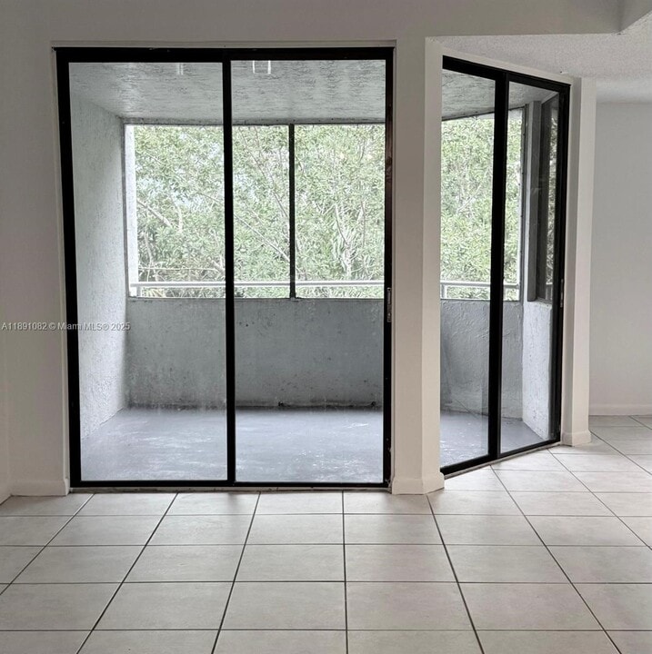 8275 SW 152nd Ave in Miami, FL - Building Photo