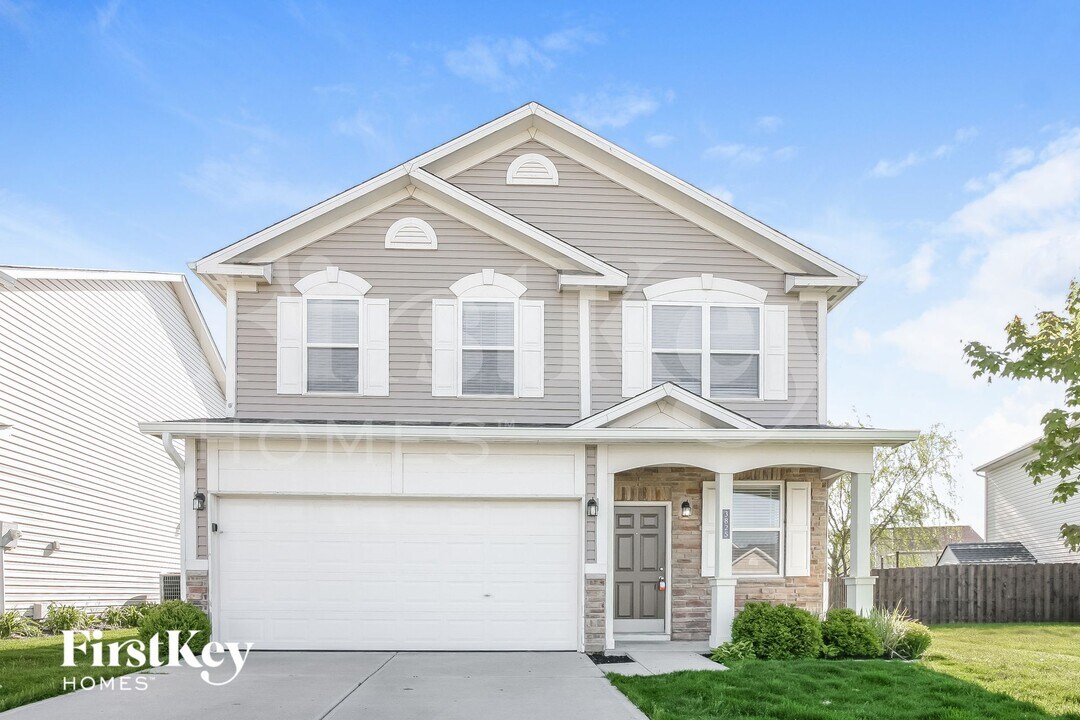 3825 Gray Heather Ln in Whitestown, IN - Building Photo