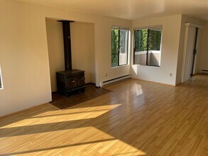 17319 Stone Ct N in Shoreline, WA - Building Photo - Building Photo