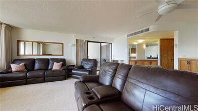 555 Hahaione St in Honolulu, HI - Building Photo - Building Photo
