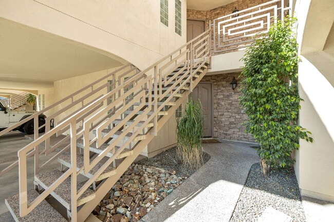 3235 E Camelback Rd in Phoenix, AZ - Building Photo - Building Photo