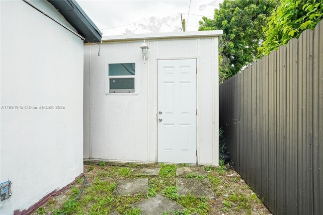 840 NW 170th Terrace in Miami, FL - Building Photo - Building Photo