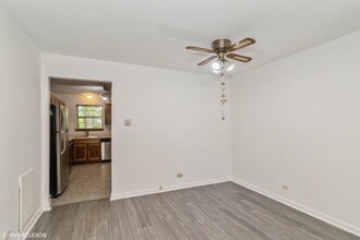 152 E Winchester Rd in Libertyville, IL - Building Photo - Building Photo