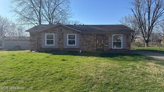 6806 Lake Elkhorn Ct in Louisville, KY - Building Photo