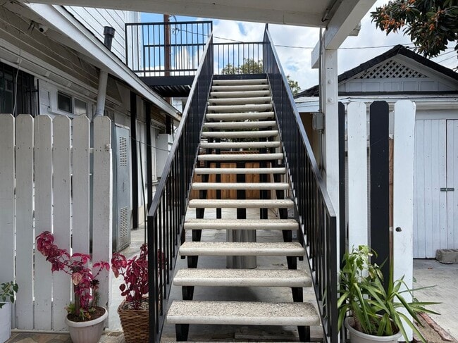 1254 W 41st Pl in Los Angeles, CA - Foto de edificio - Building Photo