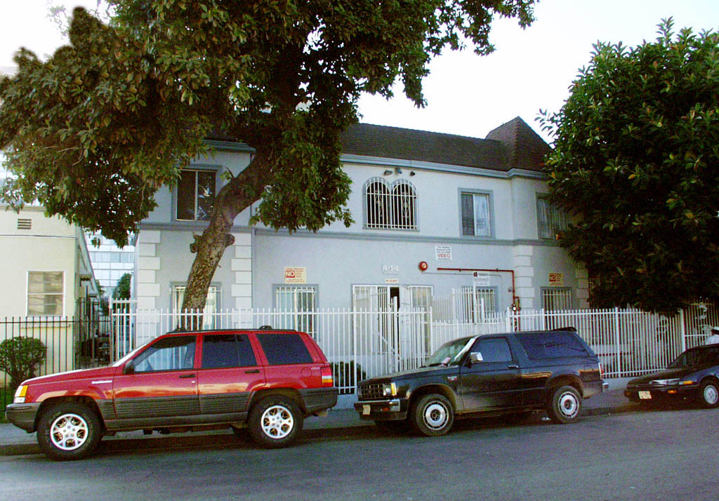 444 S Burlington Ave in Los Angeles, CA - Building Photo