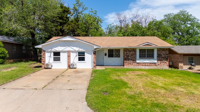 property at 203 W Shadywood Dr