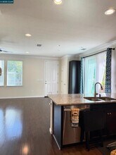 221 Southpark Ct in Martinez, CA - Building Photo - Building Photo