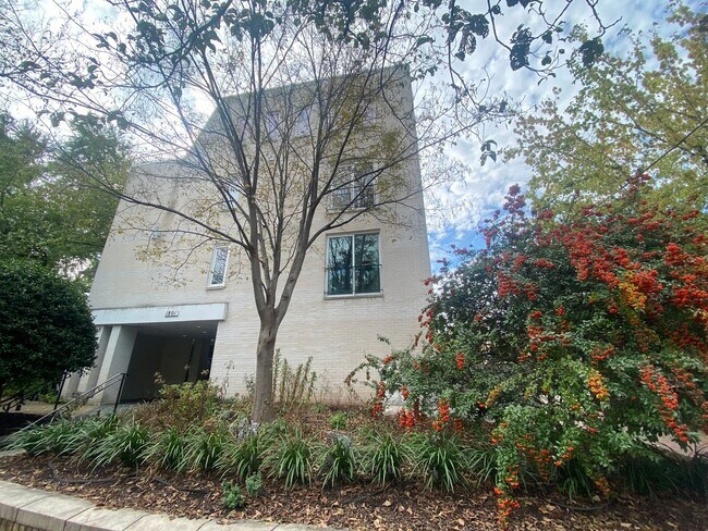 1801 Park Rd NW in Washington, DC - Building Photo - Building Photo