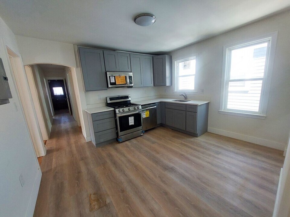 11 Groveland in Boston, MA - Building Photo