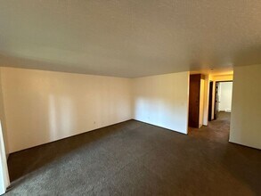 3822 Iberis St NE in Salem, OR - Building Photo - Building Photo