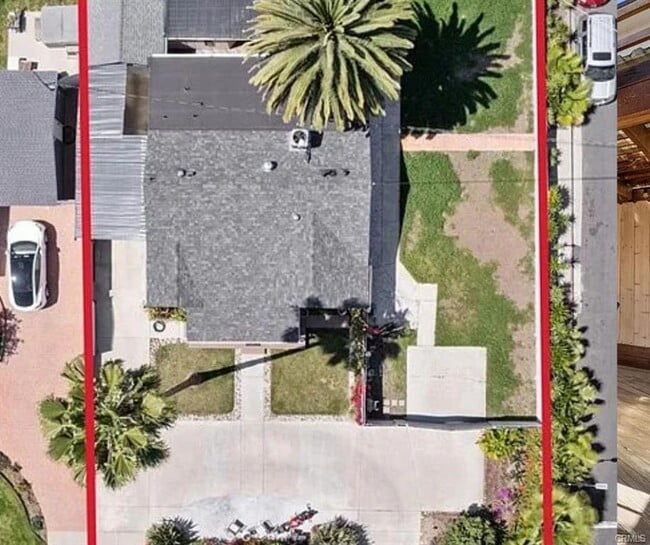 property at 5123 Noble Ave