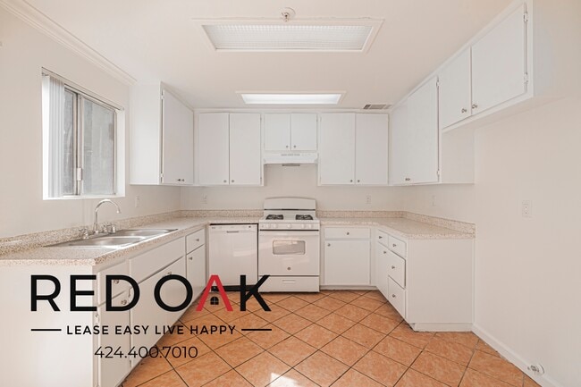 9158 Pepper Ave in Fontana, CA - Foto de edificio - Building Photo