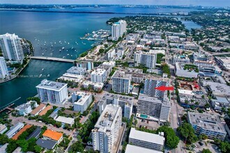 1331 Lincoln Rd in Miami Beach, FL - Building Photo - Building Photo