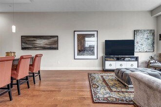 8025 Maryland Ave in Clayton, MO - Building Photo - Building Photo