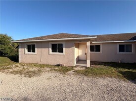 762 Gallo Ave S in Lehigh Acres, FL - Building Photo