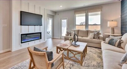 221 Line of Fire Way in Jarrell, TX - Foto de edificio - Building Photo