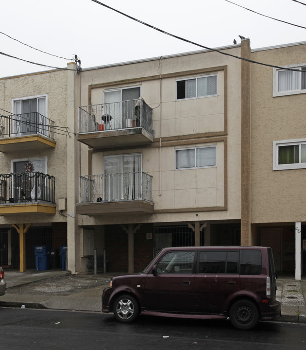 666 Sylvan St in Daly City, CA - Building Photo