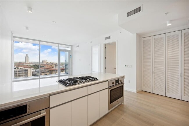 property at 313 W 17th St