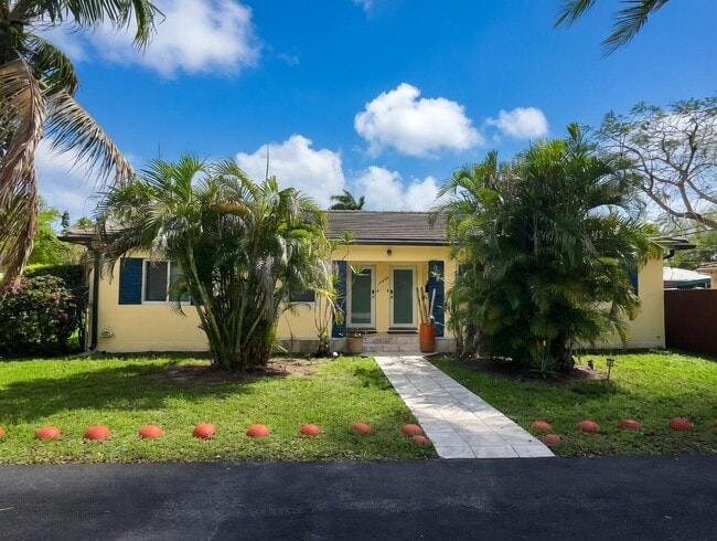 12055 NE 9th Ave in Biscayne Park, FL - Building Photo - Building Photo