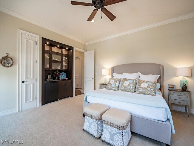 613 14th Ave S in Naples, FL - Foto de edificio - Building Photo