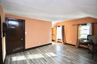 352 W Racine St in Janesville, WI - Building Photo - Building Photo