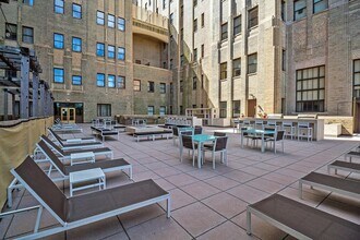 4 Beacon Way, Unit 808 in Jersey City, NJ - Foto de edificio - Building Photo