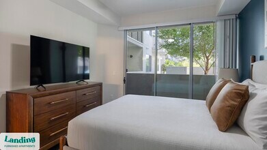 2323 E Highland Ave, Unit 2129 in Phoenix, AZ - Foto de edificio - Building Photo