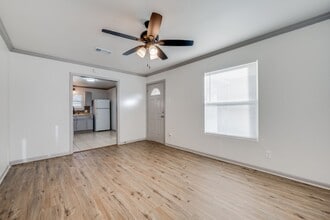723 Glen Rhea Dr in Lake Dallas, TX - Building Photo - Building Photo