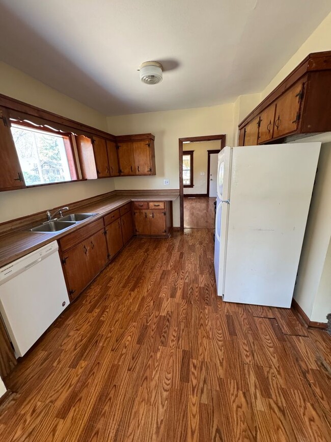 property at 1327 Greenwood Ave