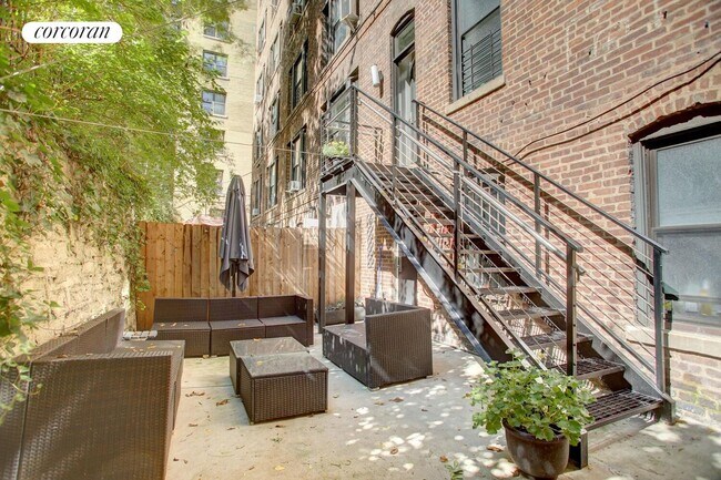 250 W 104th St in New York, NY - Building Photo - Building Photo
