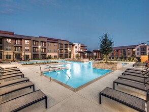 Lakeway Castle Hills in Lewisville, TX - Building Photo - Building Photo