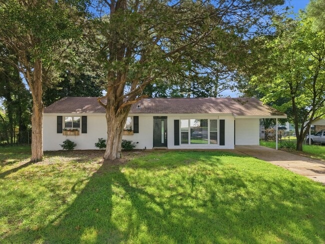 property at 308 Harolds Dr NW