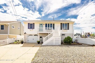 167 4th Ave in Manasquan, NJ - Building Photo