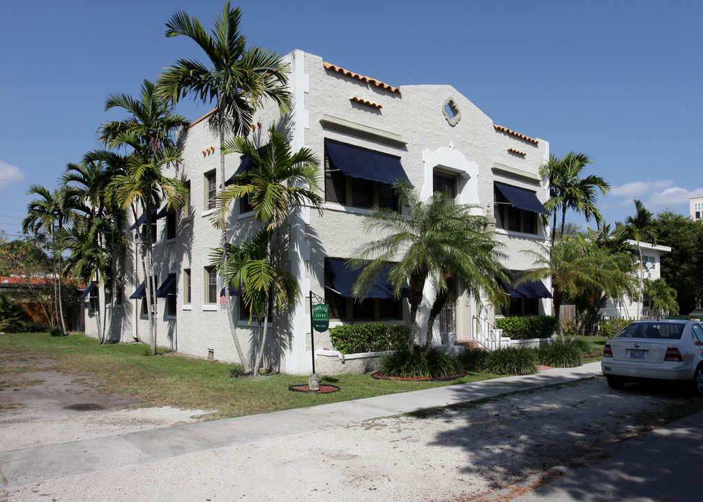 Terrace Isles in Miami, FL - Building Photo