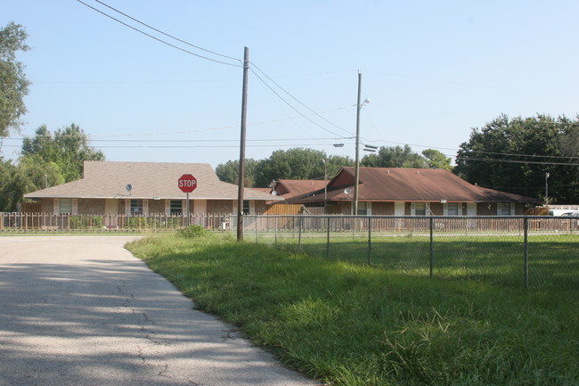 2026 E 140th Ave in Tampa, FL - Foto de edificio - Building Photo