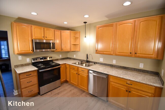 4823 Glenmina Dr in Dayton, OH - Building Photo - Building Photo
