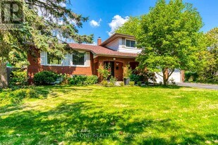 2231 All Saints Crescent in Oakville, ON - Building Photo