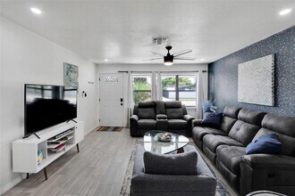 4731 W Montgomery Ave in Tampa, FL - Building Photo - Building Photo