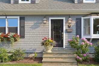 96 Lakeshore Dr in Red Bank, NJ - Building Photo - Building Photo