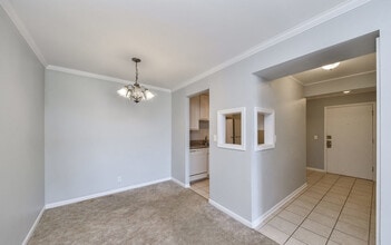 1855 Tall Oaks Dr in Aurora, IL - Foto de edificio - Building Photo