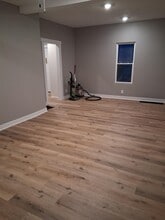 1714 E Walnut St in Des Moines, IA - Foto de edificio - Building Photo