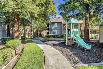 1101 Lakeview Cir in Pittsburg, CA - Building Photo - Building Photo