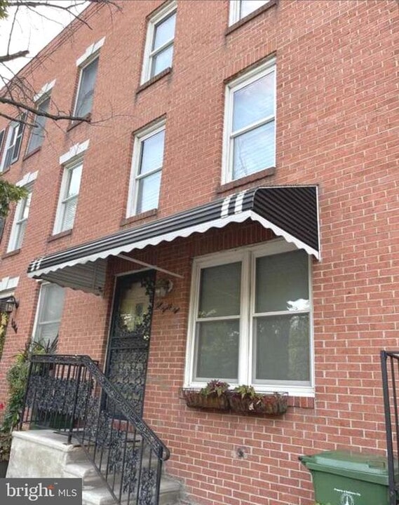 1042 Vine St in Baltimore, MD - Building Photo