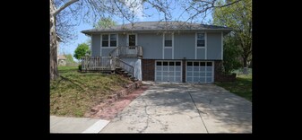 501 SE Claremont St in Lee's Summit, MO - Building Photo