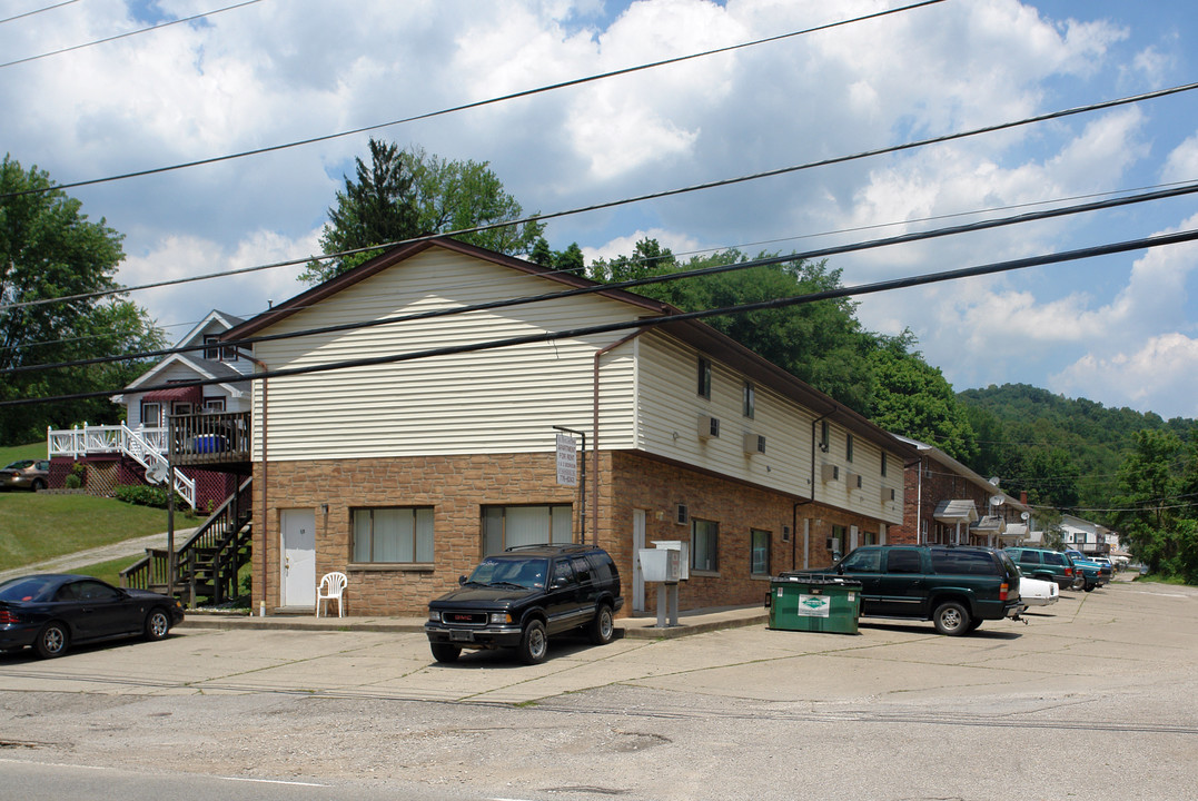 1-15 Loren Ln in Nitro, WV - Foto de edificio