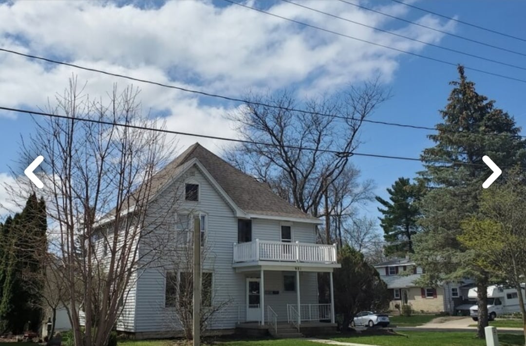 901 E Main St, Unit Lower Unit in Stoughton, WI - Foto de edificio